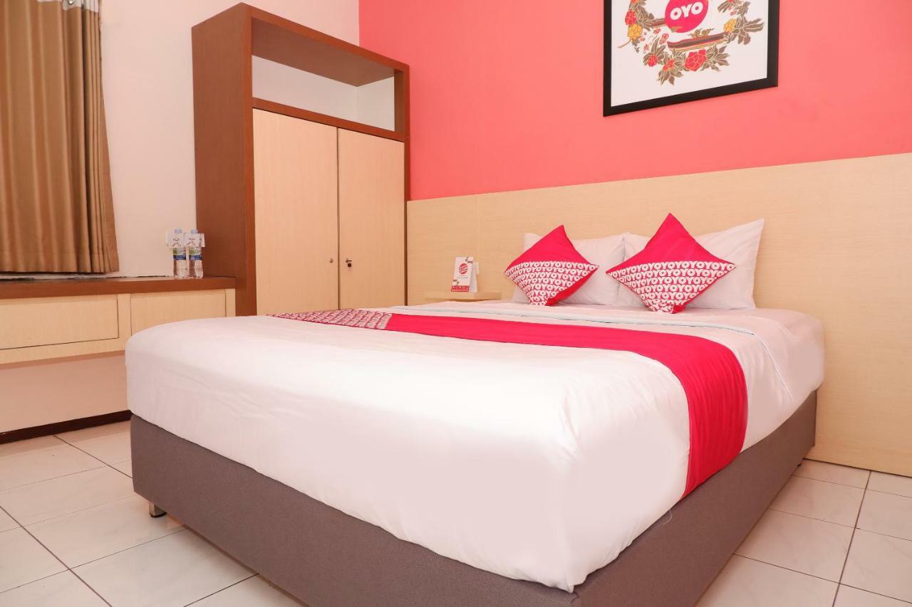 New Mira Hotel Семаранг Екстериор снимка